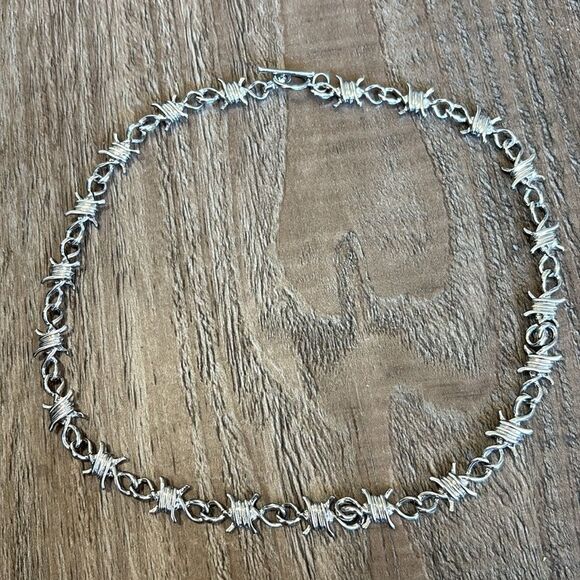 NWOT Urban Outfitters Men’s Barbed Wire Silver Tone Necklace w Toggle Clasp - Picture 1 of 3